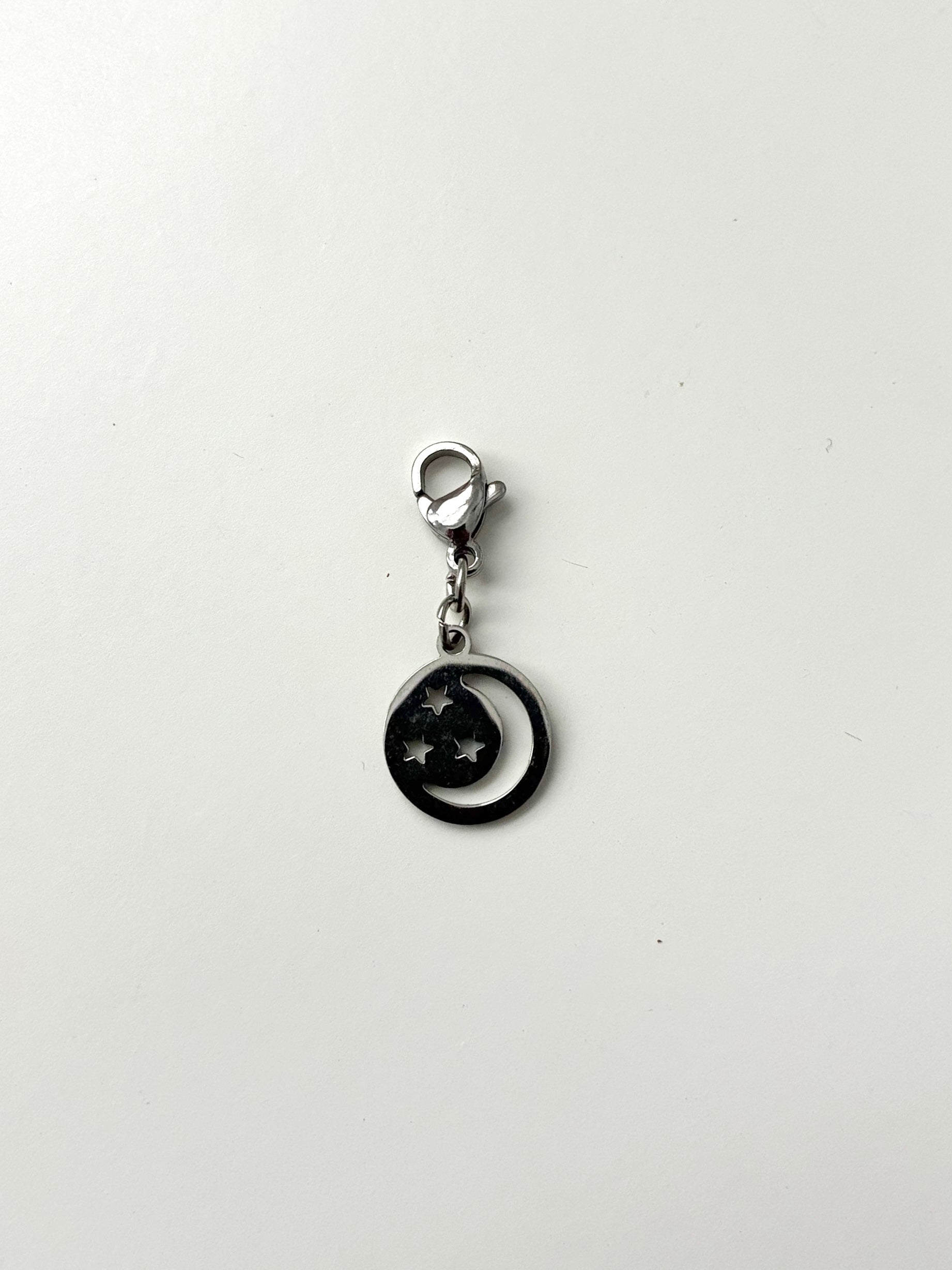 luna y estrellas plata charm
