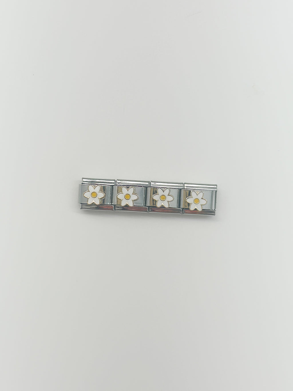 mini daisy charm