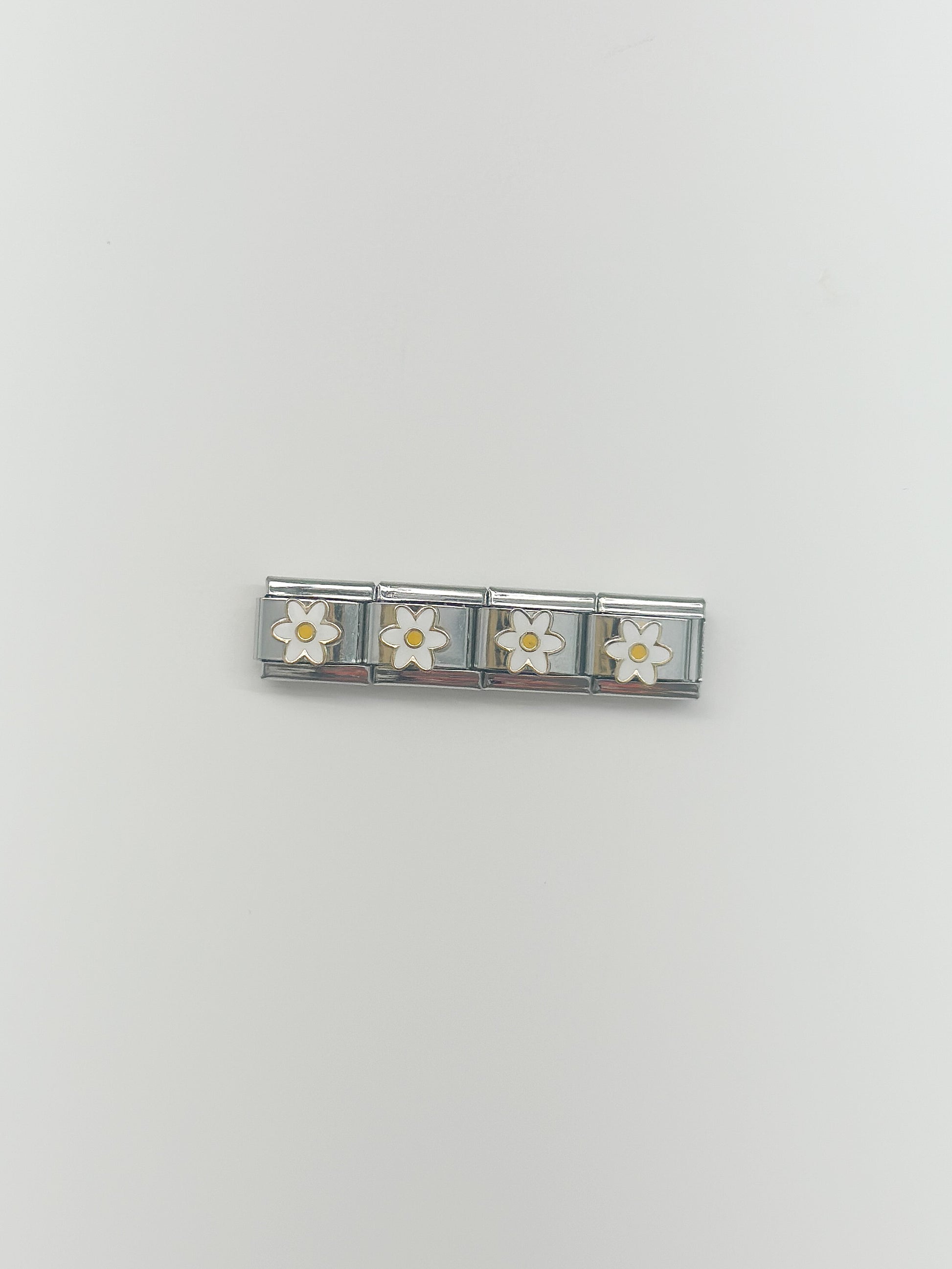 mini daisy charm