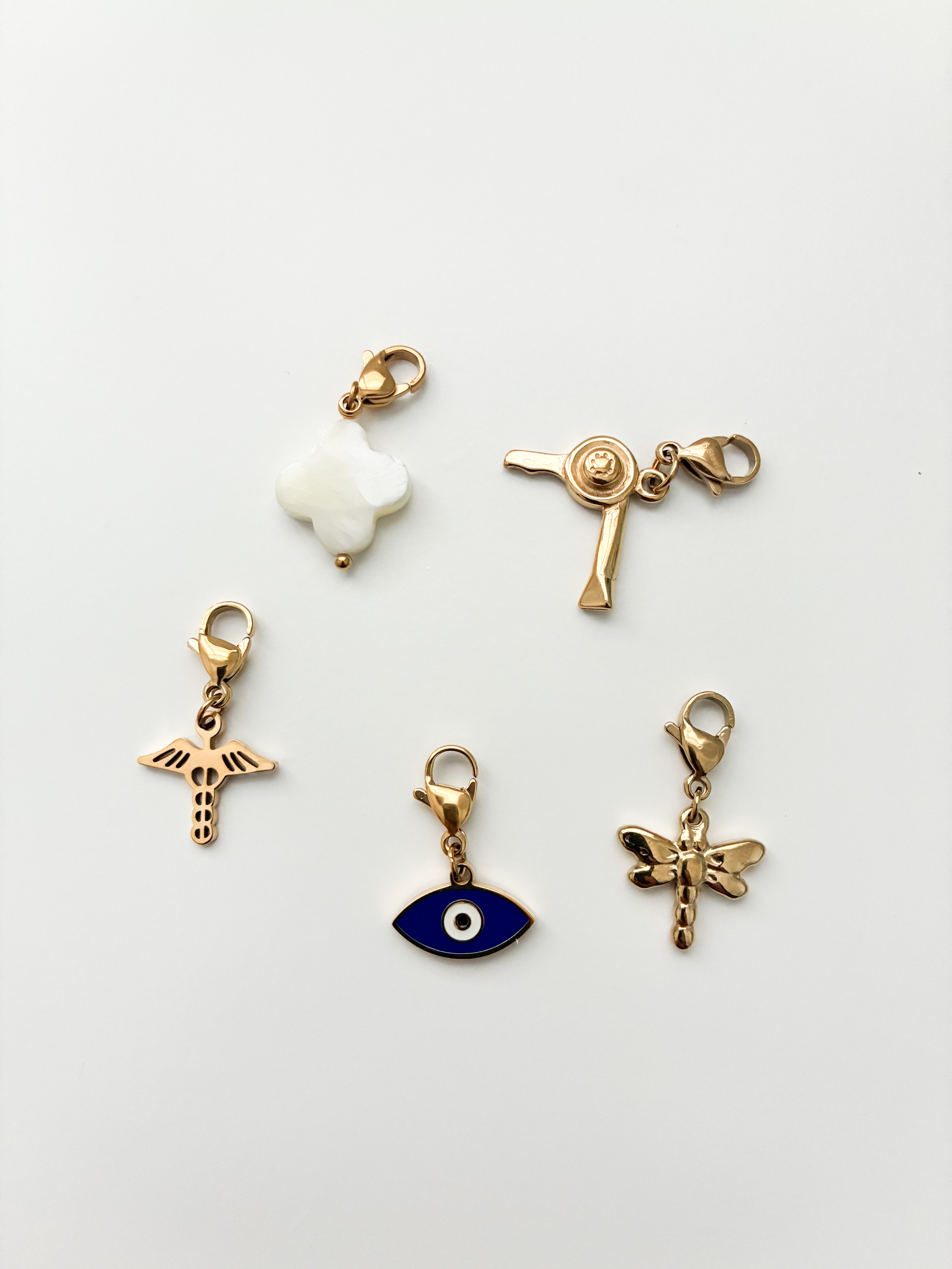 charms dorados