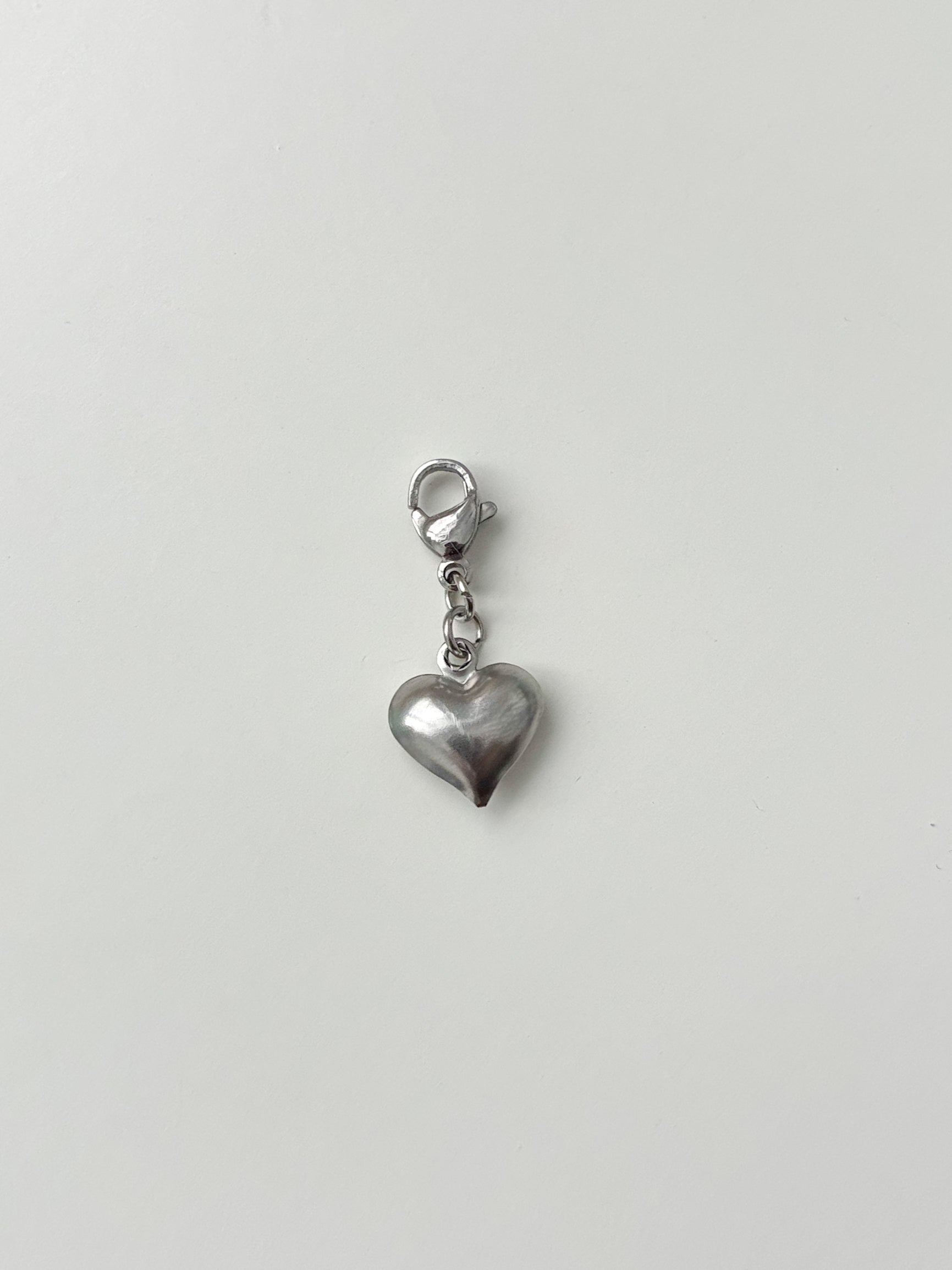 corazón plata charm
