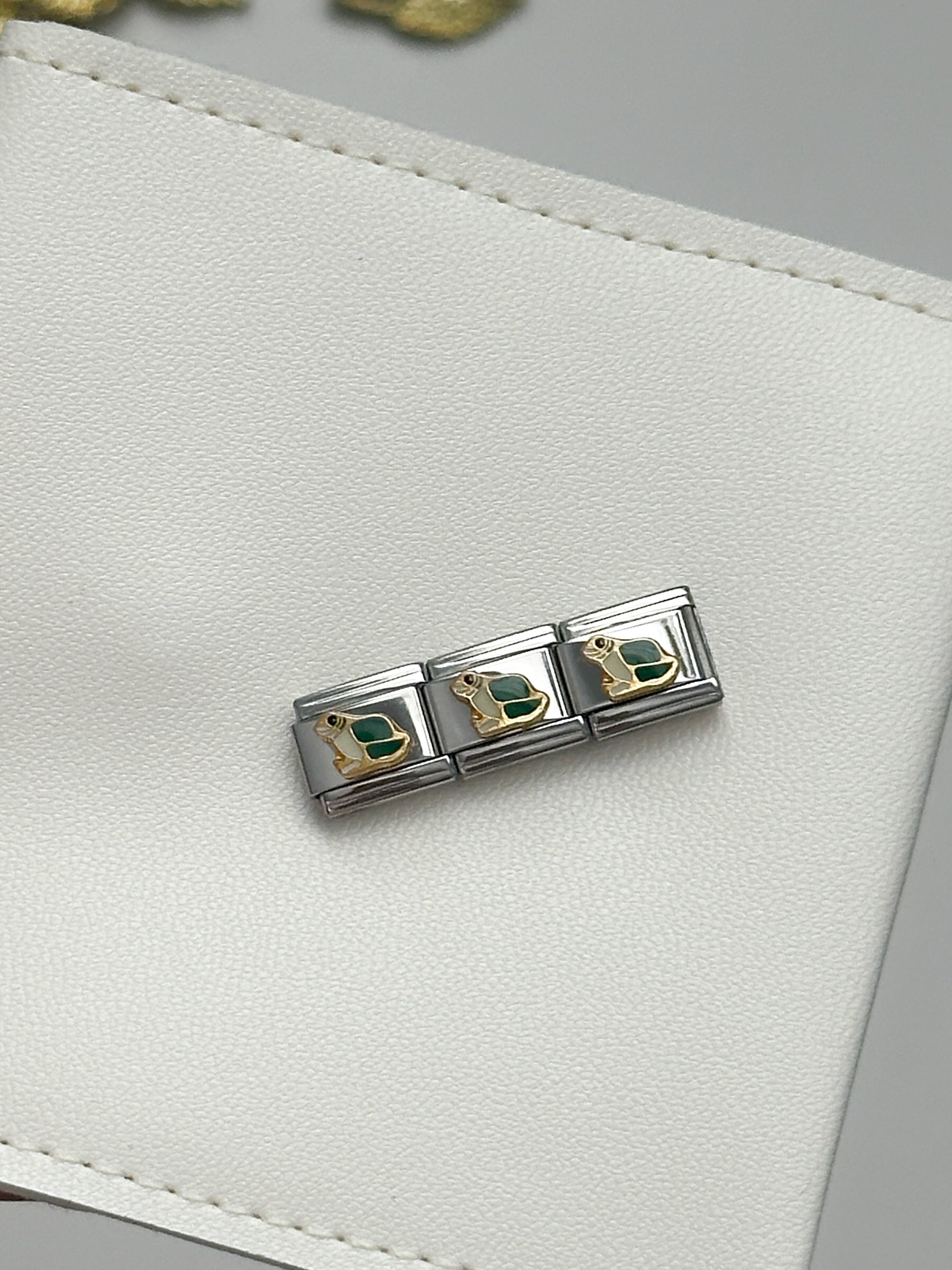 coquí inspired charm